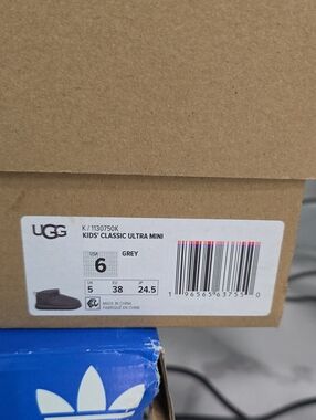 NWT! UGG Kids Classic Ultra Mini - Grey SIZE 6